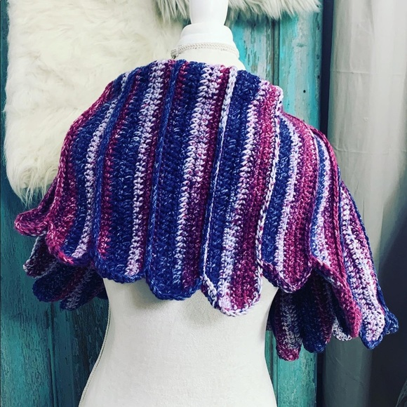 Winter Berries, Crocheted Feather wrap, Handmade - Picture 5 of 5